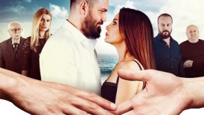 Elim Sende’ Filminin Afişi Görücüye Çıktı